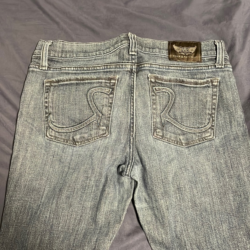 Rock & Republic jeans with embellished back pocket details size 29